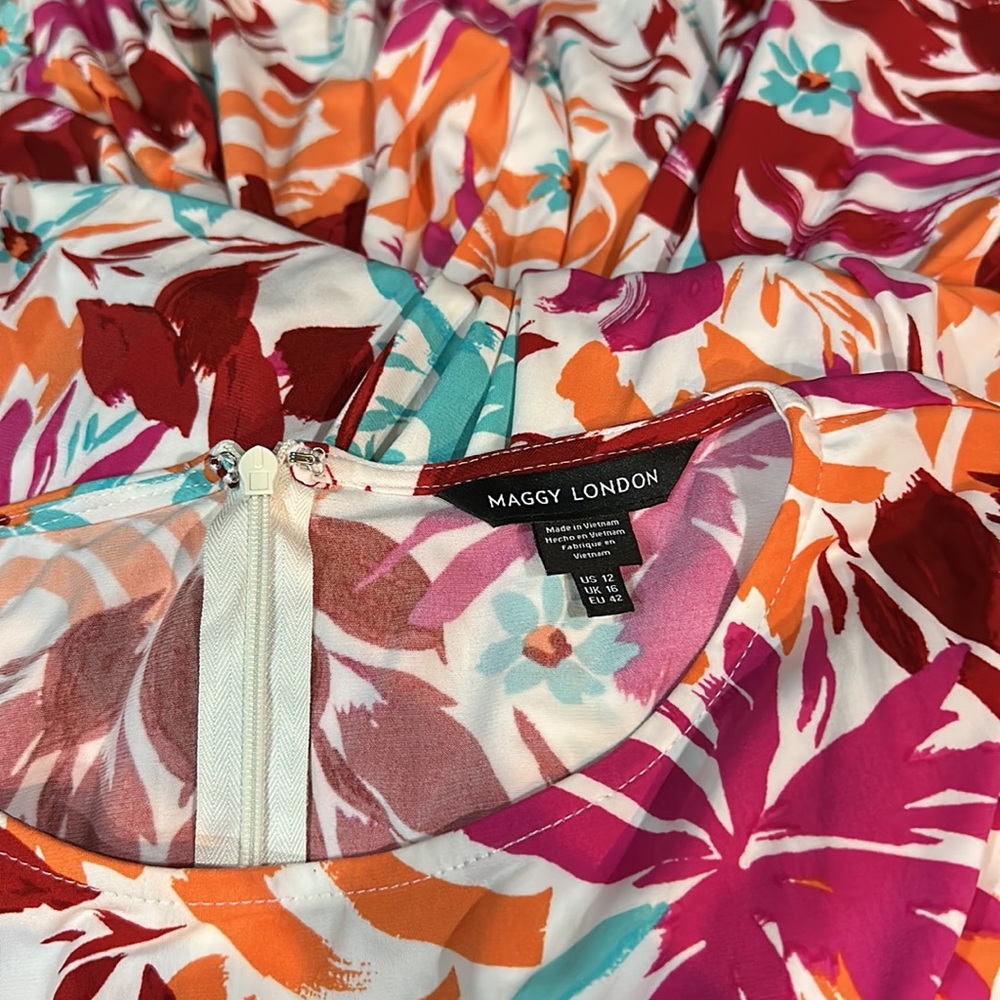 🔥🔥🔥NEW Maggy London Sleeveless Twist Front Midi Floral Dress - Picture 5 of 11